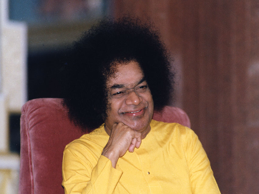 Devotees during morning darshan.